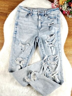 American Eagle Super Hi-Rise Light Blue Ripped Skinny Jeans Size 8 Short